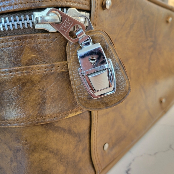 Vintage Suitcase - Picture 5 of 8